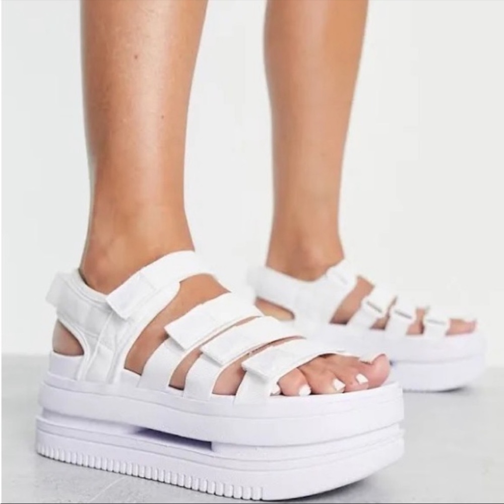 Nike womens icon sandal platform